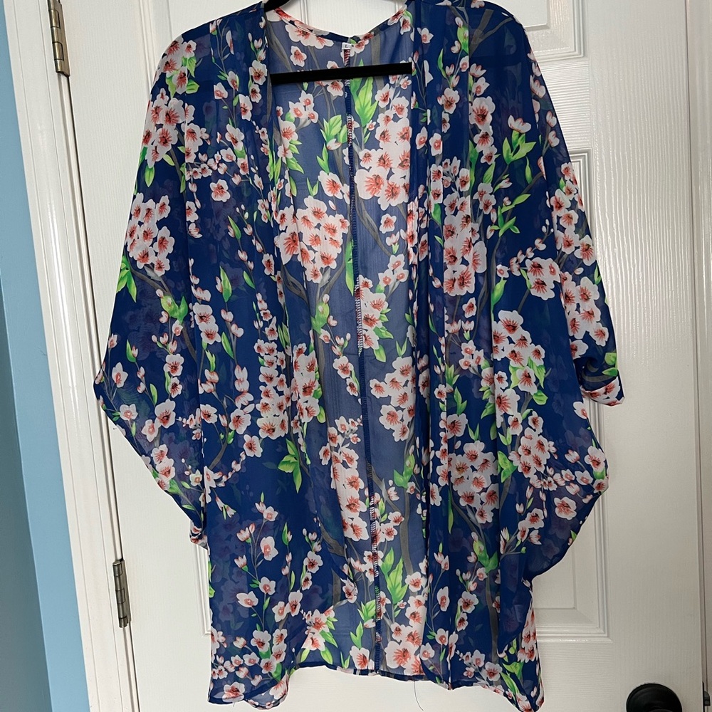 Gently worn 3/4 sleeve floral print chiffon kimono